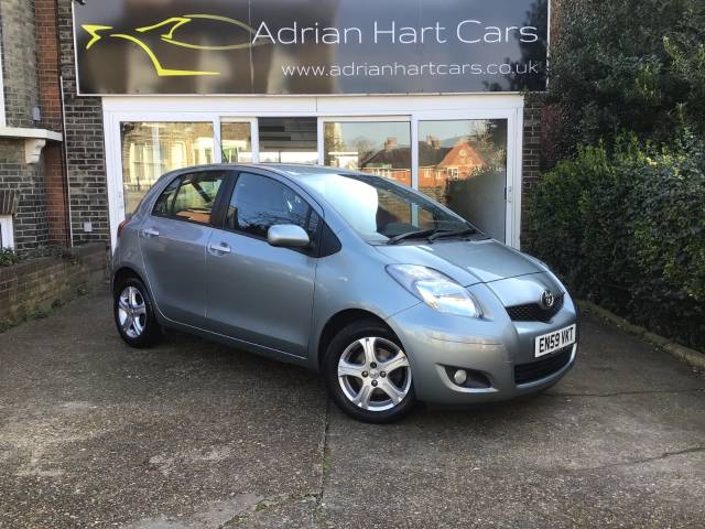 2010 Toyota Yaris 1.33 VVT-i TR 5dr [6]